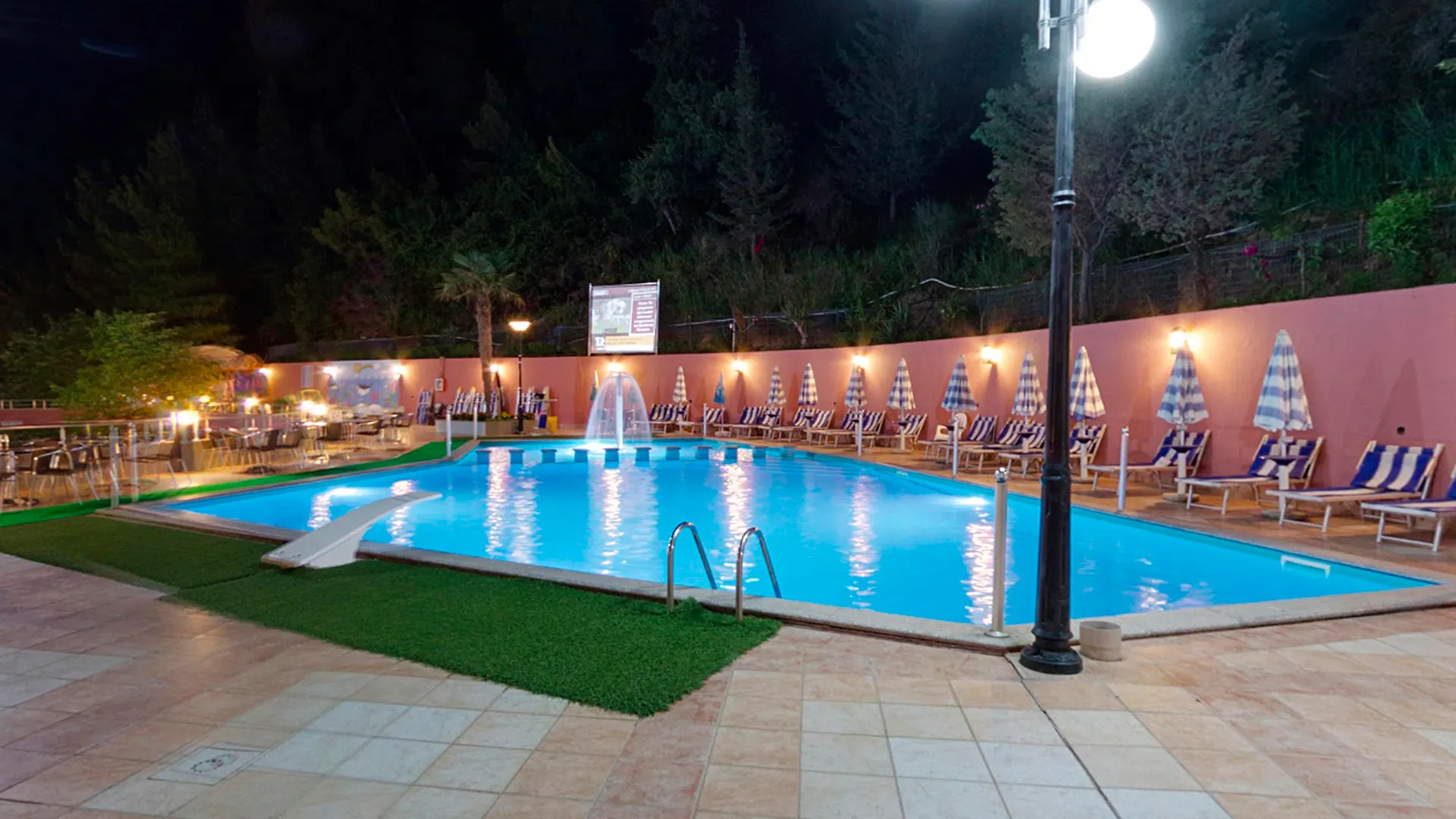 Hotel New York Vlorë 4*,