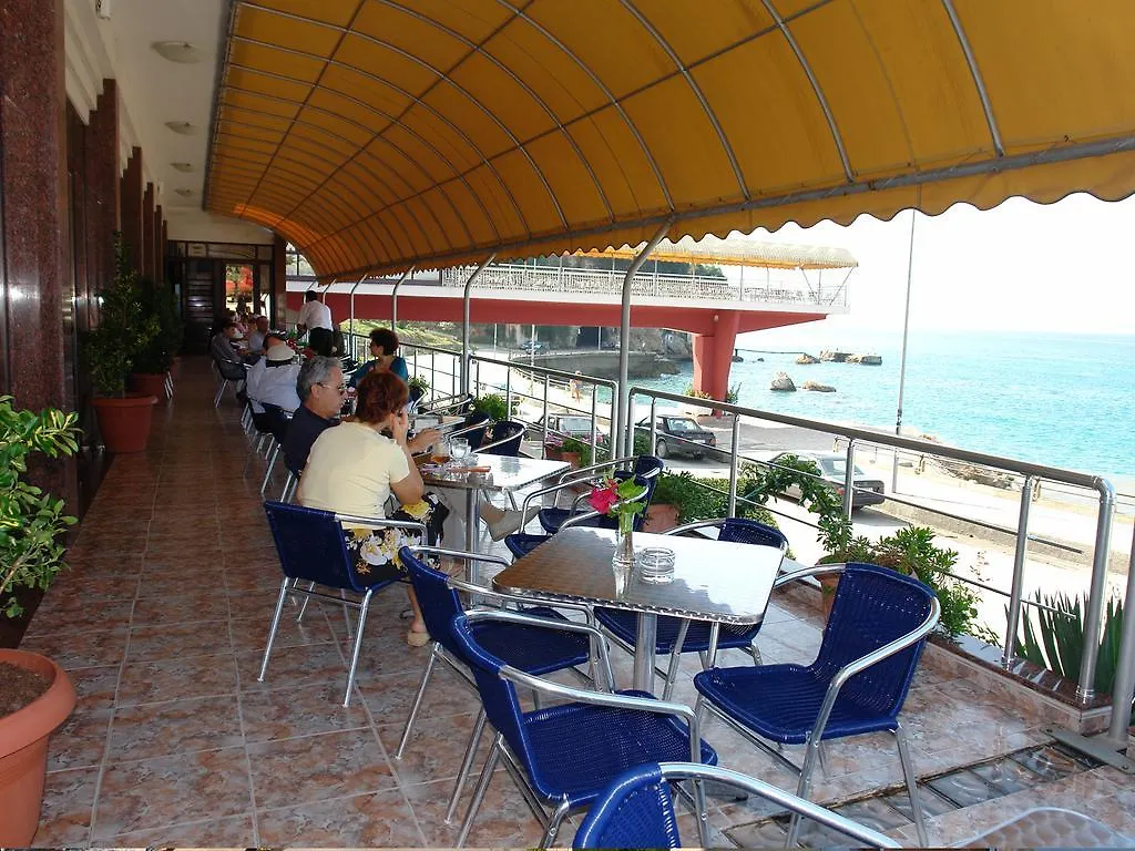 Hotel New York Vlorë 4*,